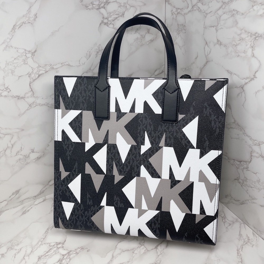 Michael Kors Kenly Large Tote - Picture 3 of 6